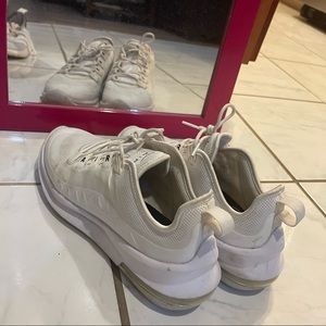 Nike Air Max Axis size 6.5